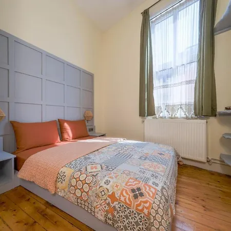 Stunning 5 Bedroom Sunlit Galata Apartment *