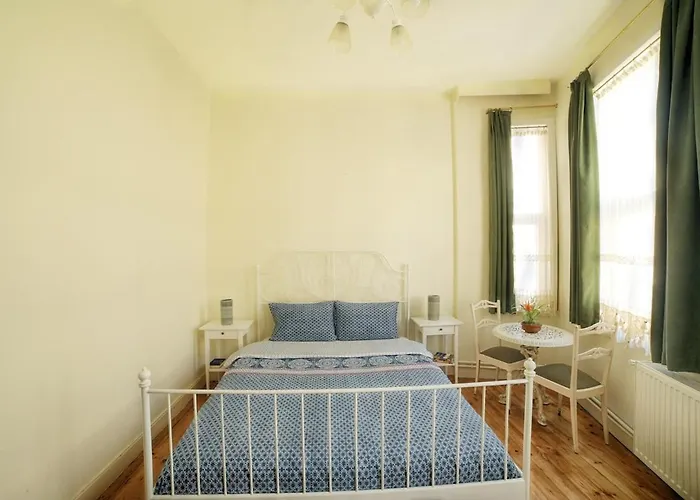 Stunning 5 Bedroom Sunlit Galata *