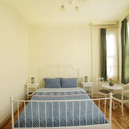 Stunning 5 Bedroom Sunlit Galata *